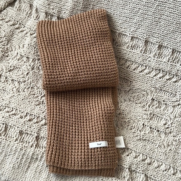 ARITZIA TNA Chunky Long Scarf - Picture 4 of 6